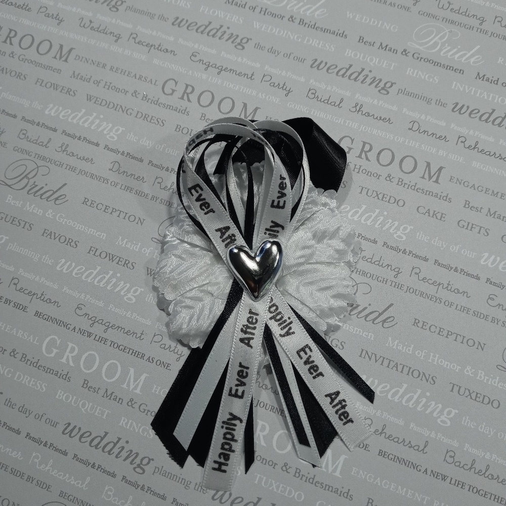 25 Happily Ever After Bridal Corsages/Capias